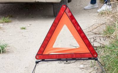 Три человека пострадали при столкновении двух машин с троллейбусом в Дзержинске
