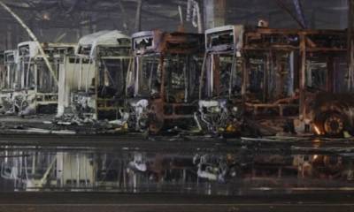 Сильный пожар в автобусном музее Германии уничтожил редкие экземпляры (ФОТО)