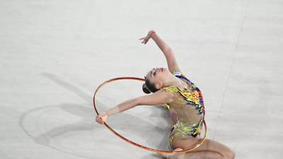 Арина Аверина победила Дину в упражнениях с обручем на турнире в Москве