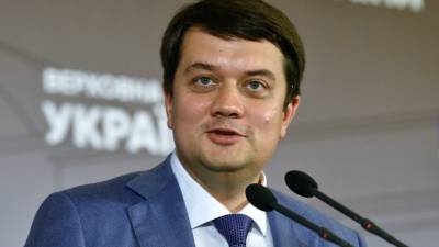 Верховная рада временно отстранила спикера Разумкова от пленарных заседаний