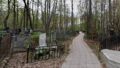 Вандалы повредили надгробия на Богословском кладбище