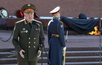 Избранный депутатом замминистра обороны Картаполов уволен с военной службы