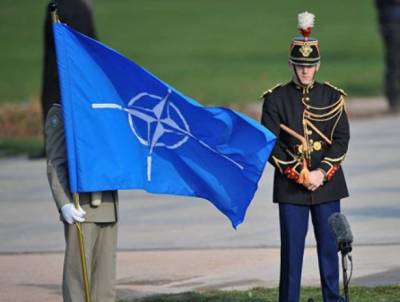 Как и в 1966 году Франция снова подумывает выйти из НАТО