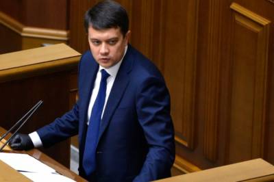 Верховная рада Украины временно отстранила спикера Разумкова