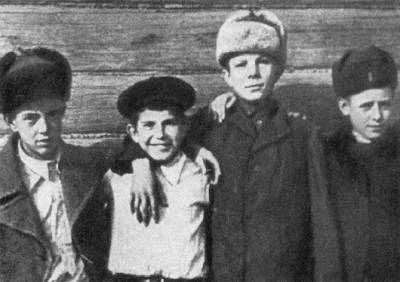 Юрий Гагарин: как первый космонавт пережил немецкую оккупацию