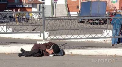 В центре Чебоксар горожане нашли лежащего мужчину: на помощь приехала бригада скорой помощи