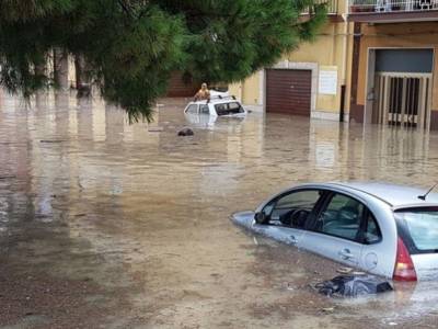 Италия страдает от наводнений: перекрыты дороги и отменены поезда