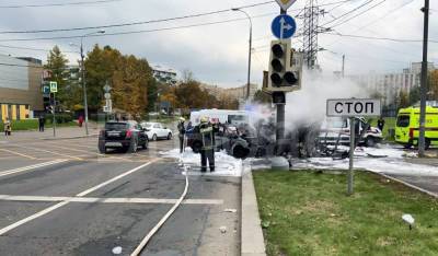 В Зеленограде после столкновения загорелись два автомобиля