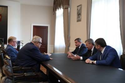 В Волгограде состоялась рабочая встреча Бочарова со Степашиным и Цициным