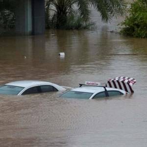 Жертвами мощного циклона в Омане стали 13 человек. Фото