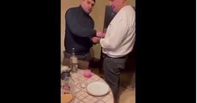 На грузинском ТВ показали задержание Саакашвили на кухне (ВИДЕО)