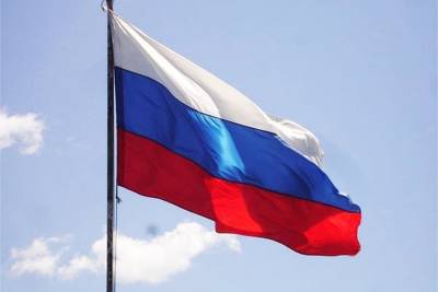 Молодой человек в Удмуртии исписал флаг России оскорблениями