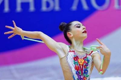 Крамаренко обыграла сестёр Авериных в упражнениях с лентой на турнире в Москве