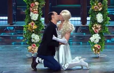 В юмористическом шоу «Игра» на ТНТ показали поцелуй двух мужчин. Российские депутаты решили обратиться в прокуратуру