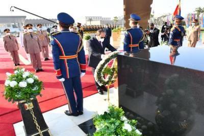 Президент Египта Абдель Фаттах ас-Сиси возложил венки к могилам Насера и Садата