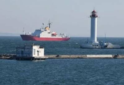 В порт Одессы прибыл купленный у Британии ледокол (фото)