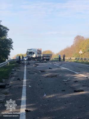 Авария на трассе Львовской области: 5 машин превратились в металлолом, есть погибший