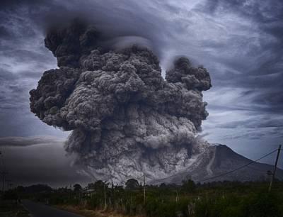 Жители острова Ла Пальма рассказали о невыносимых условиях из-за непрекращающегося извержения вулкана и мира