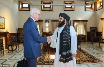 Британия возвращается в Афганистан: посланник Джонсона провел переговоры с талибами