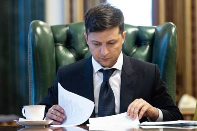 Зеленский ввел в действие санкции в отношении лиц, причастных к российским выборам в Крыму и ОРДЛО