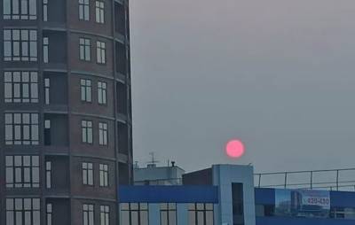 В Астрахани объяснили необычный цвет солнца в небе над городом