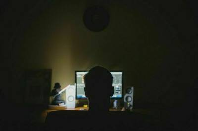 Программист не исключил, что за сбоем в соцсетях могут стоять хакеры