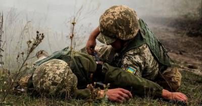 Боец ВСУ получил осколочные ранения в результате обстрела со стороны боевиков на Донбассе