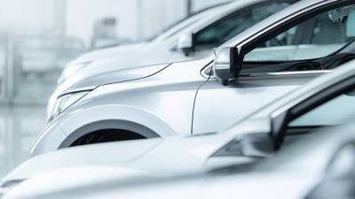 Средневзвешенная цена на новые автомобили в РФ превысила отметку в 2 млн рублей