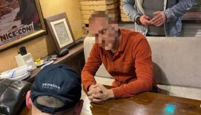 Работника Одесской таможни задержали на взятке