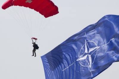 В НАТО выступили за диалог с Россией и против гонки вооружений