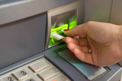 Кредиты через банкомат: перспективный сервис или последний шанс запустить в народ удочку?