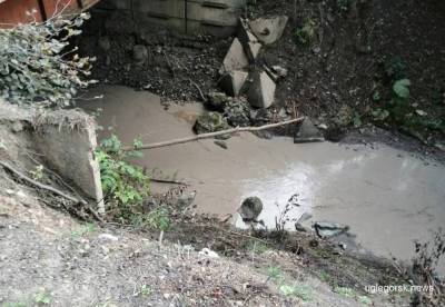 В реки Углегорского района продолжает стекать грязь с разрезов