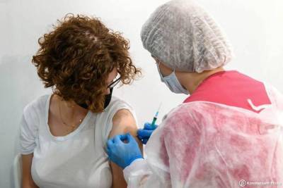 Кабмин Литвы рассмотрит обязательные прививки для части работников