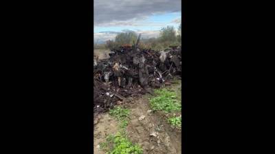 Неизвестные вывалили гору мусора в частном секторе Южно-Сахалинска