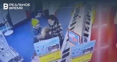 В Челнах попало на видео, как женщина избила ребенка в магазине