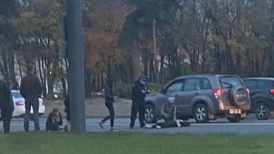На проспекте Ветеранов автомобиль сбил двух девочек
