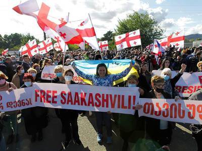 Партия Саакашвили готовится к масштабным протестам в Грузии