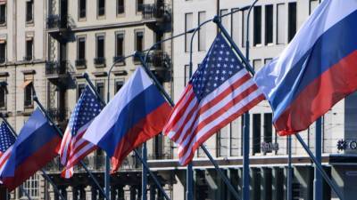 Сенаторы США призывают Байдена выслать из страны 300 российских дипломатов