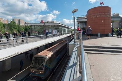 В больнице Москвы умер приезжий, разбивший голову при поездке на крыше вагона метро