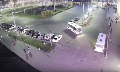 Автобус без водителя устроил аварию у вокзала в Петрозаводске