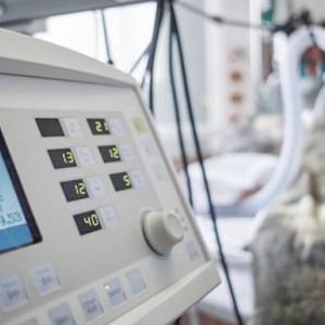 В больнице Мечникова заявили о нехватке аппаратов ИВЛ