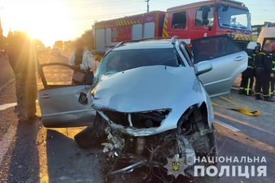 На Украине Lexus протаранил автомобиль с военными
