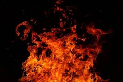 Огонь охватил дом в Макеевке