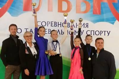 Одиннадцать медалей завоевали серпуховские танцоры на соревнованиях в Москве