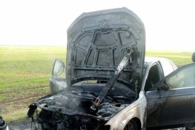 Автомобиль Audi сгорел на трассе под Нижнекамском