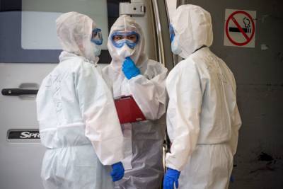 В России за сутки зарегистрировали 929 смертей из-за коронавируса