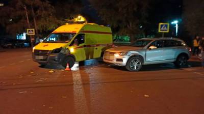 В Воронеже пострадала врезавшаяся в машину скорой помощи автомобилистка