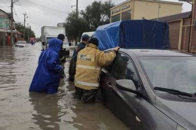 В Дагестане дождь размыл дороги и затопил города