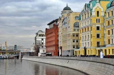 Консервацию плавающих фонтанов проведут на Водоотводном канале в Москве