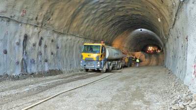 На автодороге Тоганалы-Кяльбаджар продолжается строительство тоннеля через Муровдаг (ФОТО)